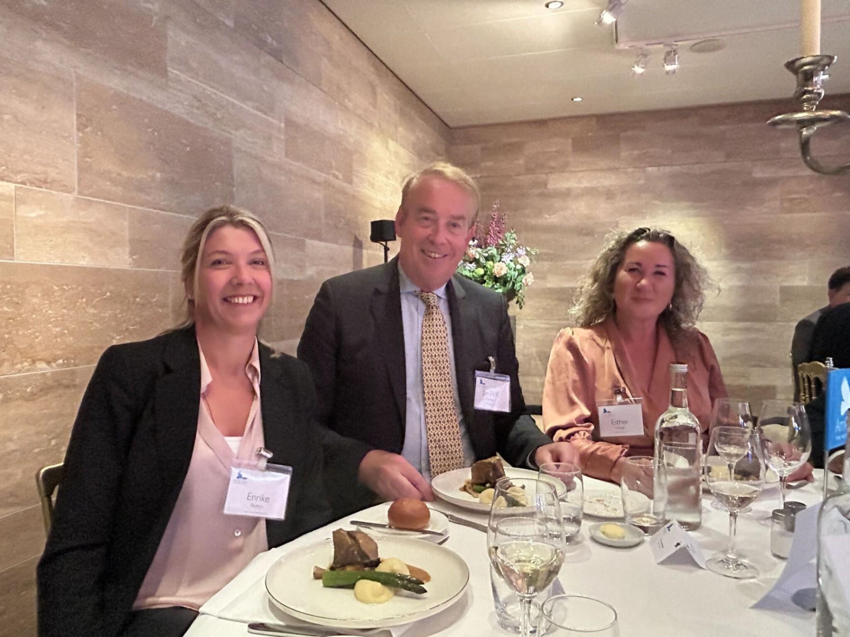 Jaarlijks vind de Algemene Leden Vergadering van de AMCHAM (Amerikaanse KvK) plaats in kasteel De Wittenburg in Wassenaar. image