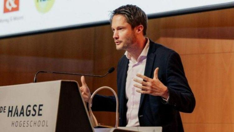 We leven aan het einde van het dollartijdperk. Het internationale financiële systeem kraakt in zijn voegen en is toe aan vervanging. image