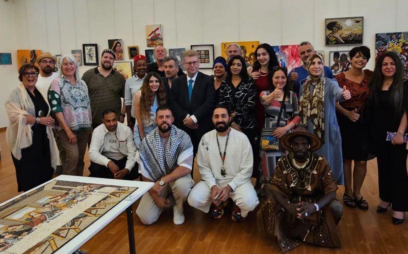 “De wereld is er om mooier te kleuren”. image