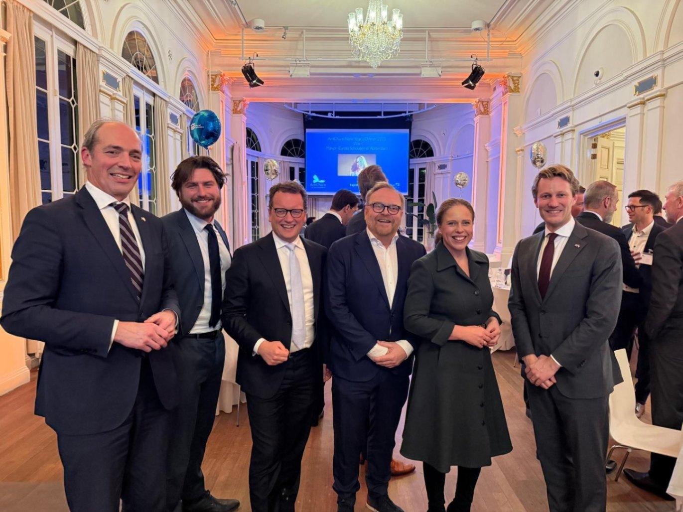 Yesterday Stefan, Frits and Sijmen were present at the dinner of the American Chamber of Commerce in the Netherlands (AmCham). image