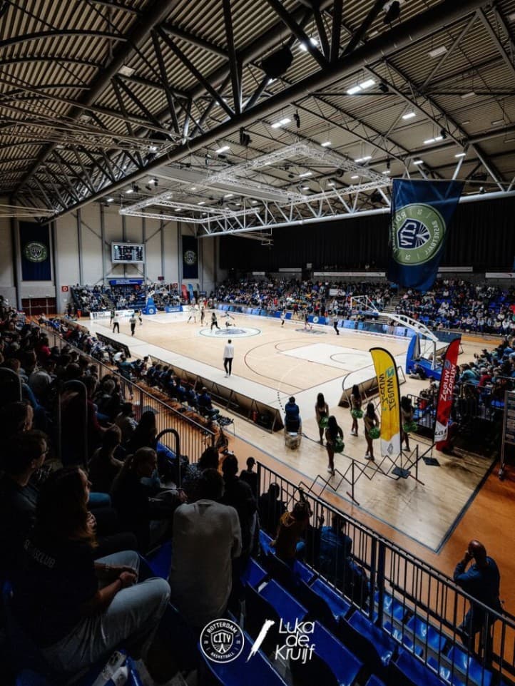 Afgelopen zondag waren meer dan 1.000 Zeeuw & Zeeuw-klanten aanwezig bij de traditionele Zeeuw & Zeeuw-wedstrijd van Rotterdam City Basketball. image